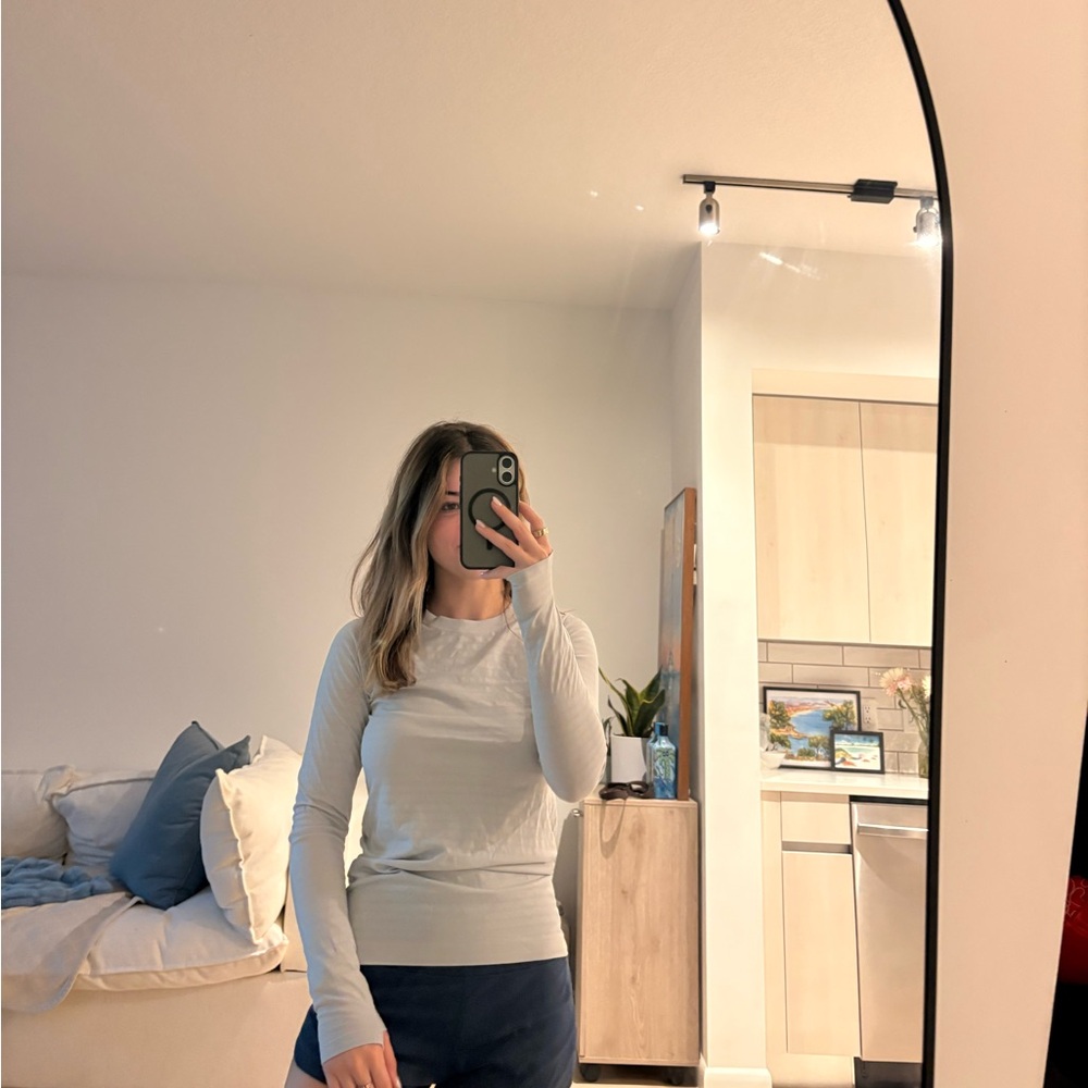 Athleta Light Gray Long Sleeve Top